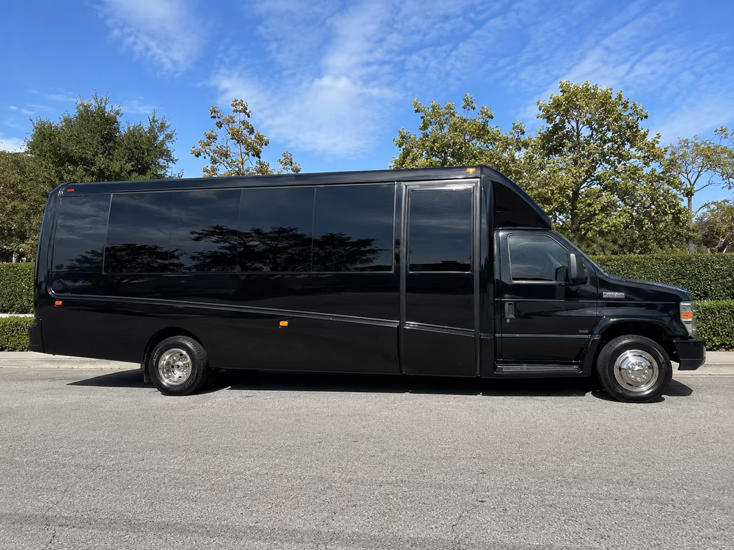 shuttle buses to sandstone amphitheater and azura amphitheater shows